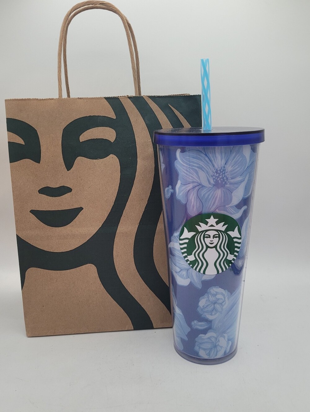 Starbucks Desert Floral Cactus cold cup is a 24 fl oz